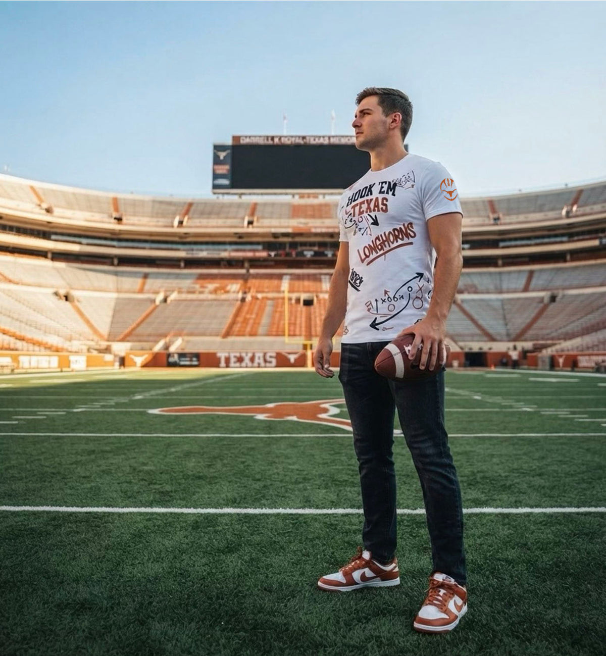 Hook ’Em Tee